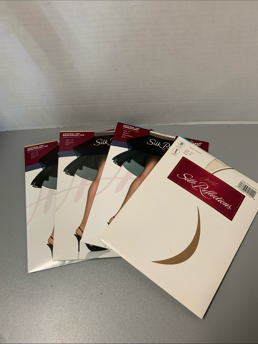 Hanes Silk Reflections Women's Sheer Pantyhose - Black (4 Pack) Size CD